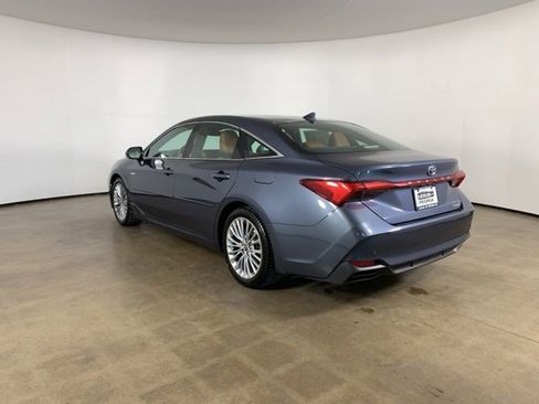 Used 2020 Toyota Avalon Limited image 14