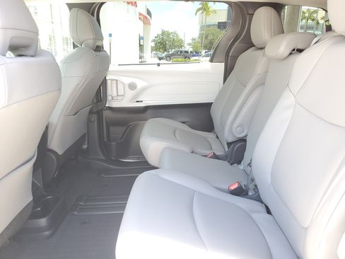 Certified 2025 Toyota Sienna XLE FWD image 13