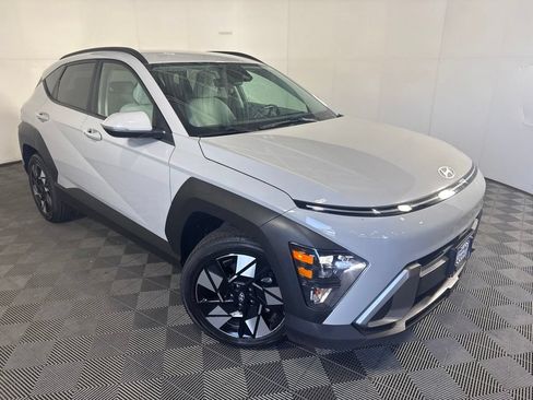 Used 2024 Hyundai Kona SEL FWD image 2