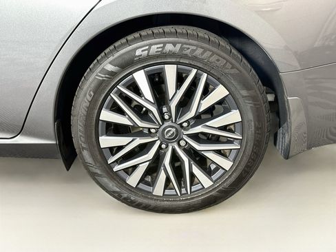 Used 2023 Nissan Altima 2.5 SV FWD image 11