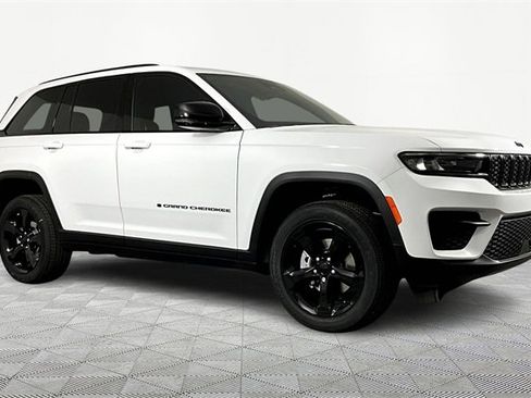New 2025 Jeep Grand Cherokee Laredo image 3