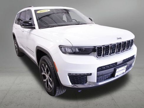 Used 2023 Jeep Grand Cherokee L Limited w/ Trailer Tow Group (B) image 8