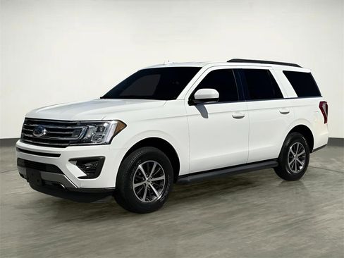 Used 2020 Ford Expedition XLT image 2