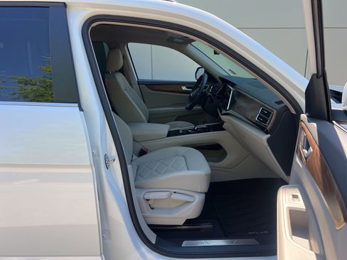 Certified 2026 Volkswagen Atlas SE w/ Panoramic Sunroof Package FWD image 42