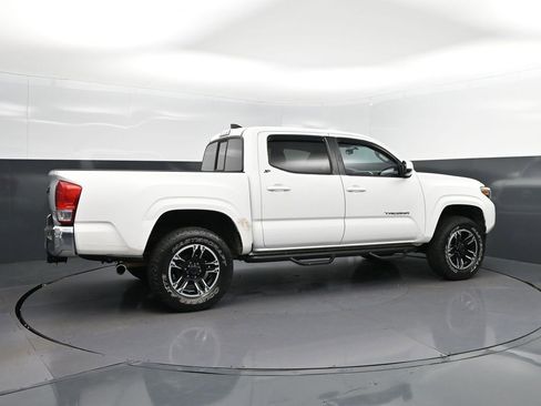 Used 2016 Toyota Tacoma SR5 w/ Towing Package image 8