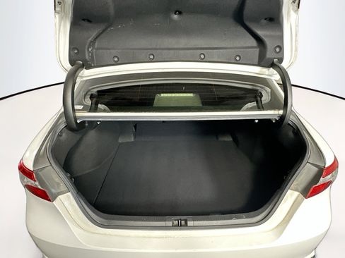 Used 2018 Toyota Camry SE image 27