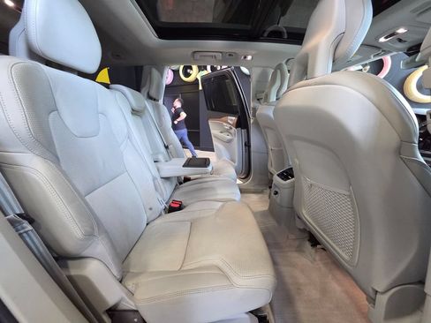 Used 2016 Volvo XC90 T8 Inscription w/ Vision Package AWD/4WD image 14