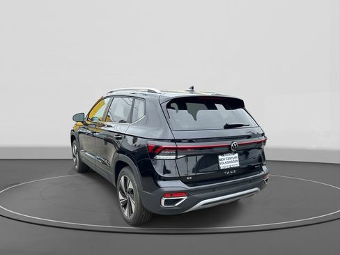 New 2026 Volkswagen Taos SE AWD/4WD image 3