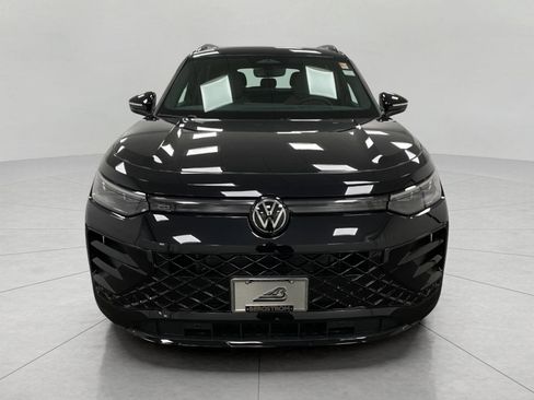 New 2025 Volkswagen Tiguan SE R-Line image 10