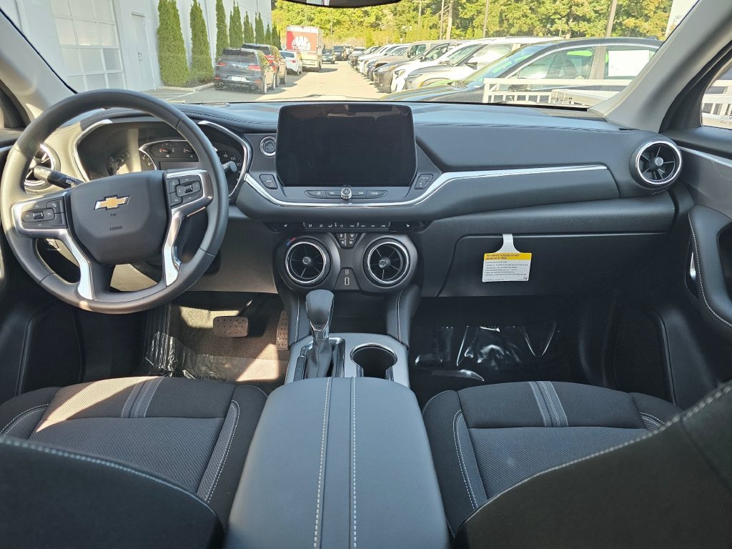 New 2026 Chevrolet Blazer LT w/ LPO, Black Grille Bar Package AWD/4WD image 22