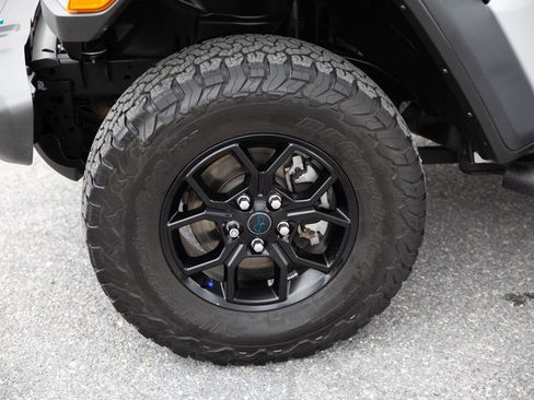 Used 2024 Jeep Wrangler Unlimited AWD/4WD image 9