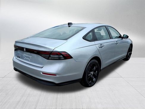 Certified 2025 Honda Accord SE image 4