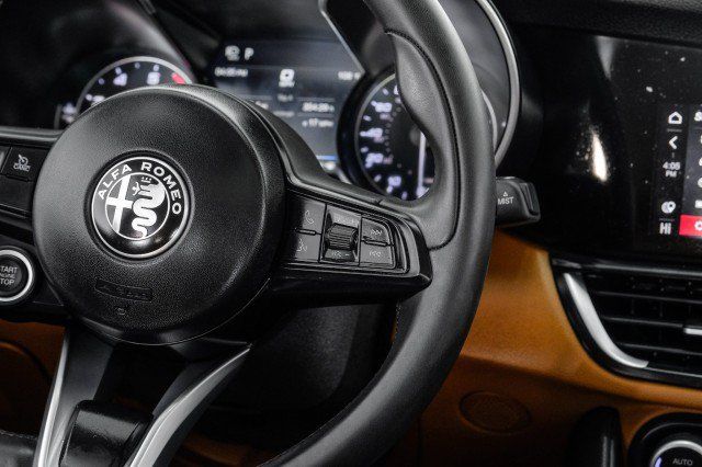 Used 2021 Alfa Romeo Giulia Ti AWD/4WD image 18
