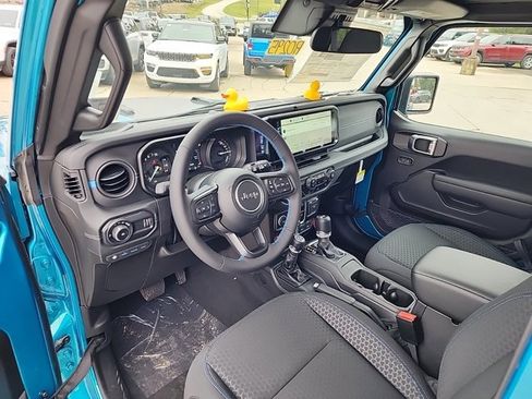 Used 2024 Jeep Wrangler Unlimited Rubicon 4xe w/ Convenience Group image 23