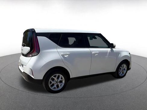 Used 2025 Kia Soul LX w/ LX Technology Package FWD image 16