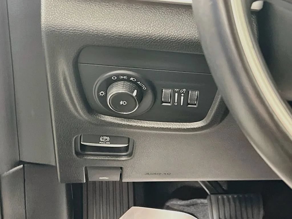Used 2021 Jeep Grand Cherokee L Limited AWD/4WD image 11