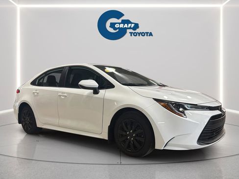 Used 2026 Toyota Corolla LE FWD image 5