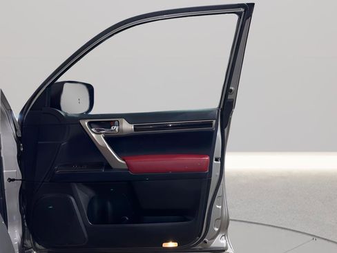 Used 2021 Lexus GX 460 Luxury w/ Off Road Package image 13