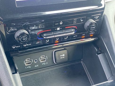 Used 2024 Jeep Grand Cherokee L Laredo image 38