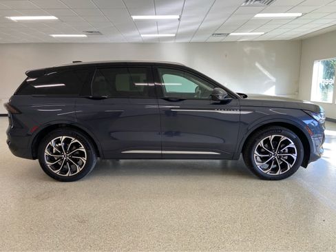 Used 2024 Lincoln Nautilus Reserve w/ Equipment Group 202A image 6