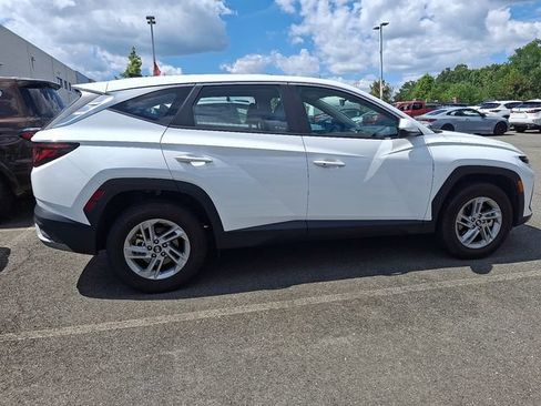 Used 2025 Hyundai Tucson SE AWD/4WD image 4