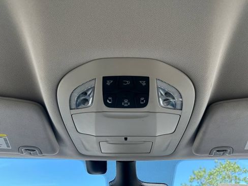 Used 2020 Chrysler Pacifica Limited w/ Advanced Safetytec Group FWD image 28