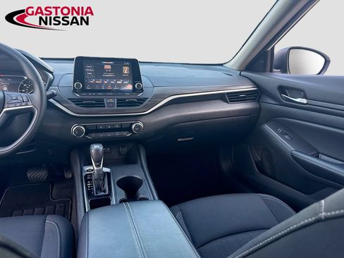 Used 2025 Nissan Altima 2.5 SV FWD image 31