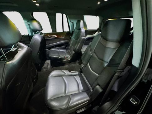 Used 2018 Cadillac Escalade Luxury image 11