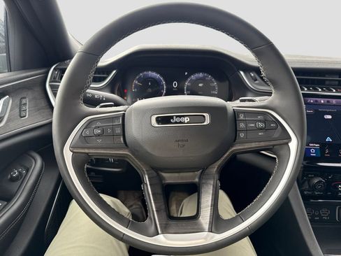 Used 2024 Jeep Grand Cherokee Limited w/ Luxury Tech Group II image 14