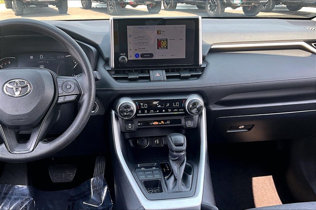 Used 2025 Toyota RAV4 XLE AWD/4WD image 6