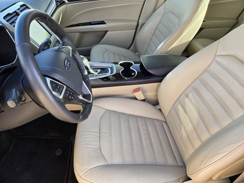 Used 2016 Ford Fusion SE w/ Equipment Group 502A image 17