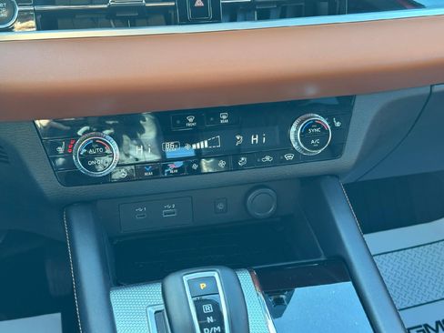 Used 2024 Mitsubishi Outlander SEL image 16