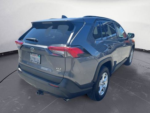 Used 2021 Toyota RAV4 XLE w/ Convenience Package image 5