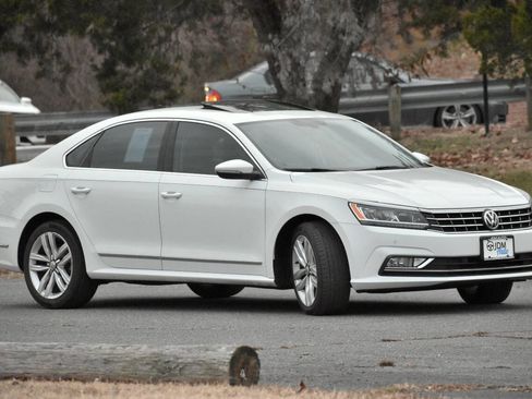 Used 2017 Volkswagen Passat 1.8T SE FWD image 4