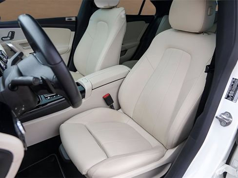 Used 2022 Mercedes-Benz CLA 250 image 7