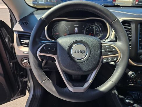 Used 2015 Jeep Cherokee Limited w/ Technology Group AWD/4WD image 22