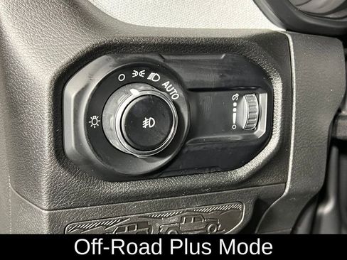 Used 2025 Jeep Wrangler Sport image 14