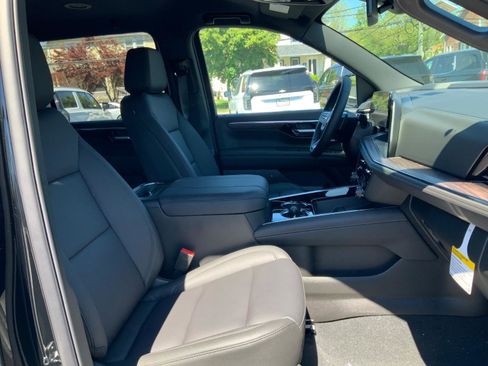 New 2026 Chevrolet Suburban LT w/ Comfort Package AWD/4WD image 14