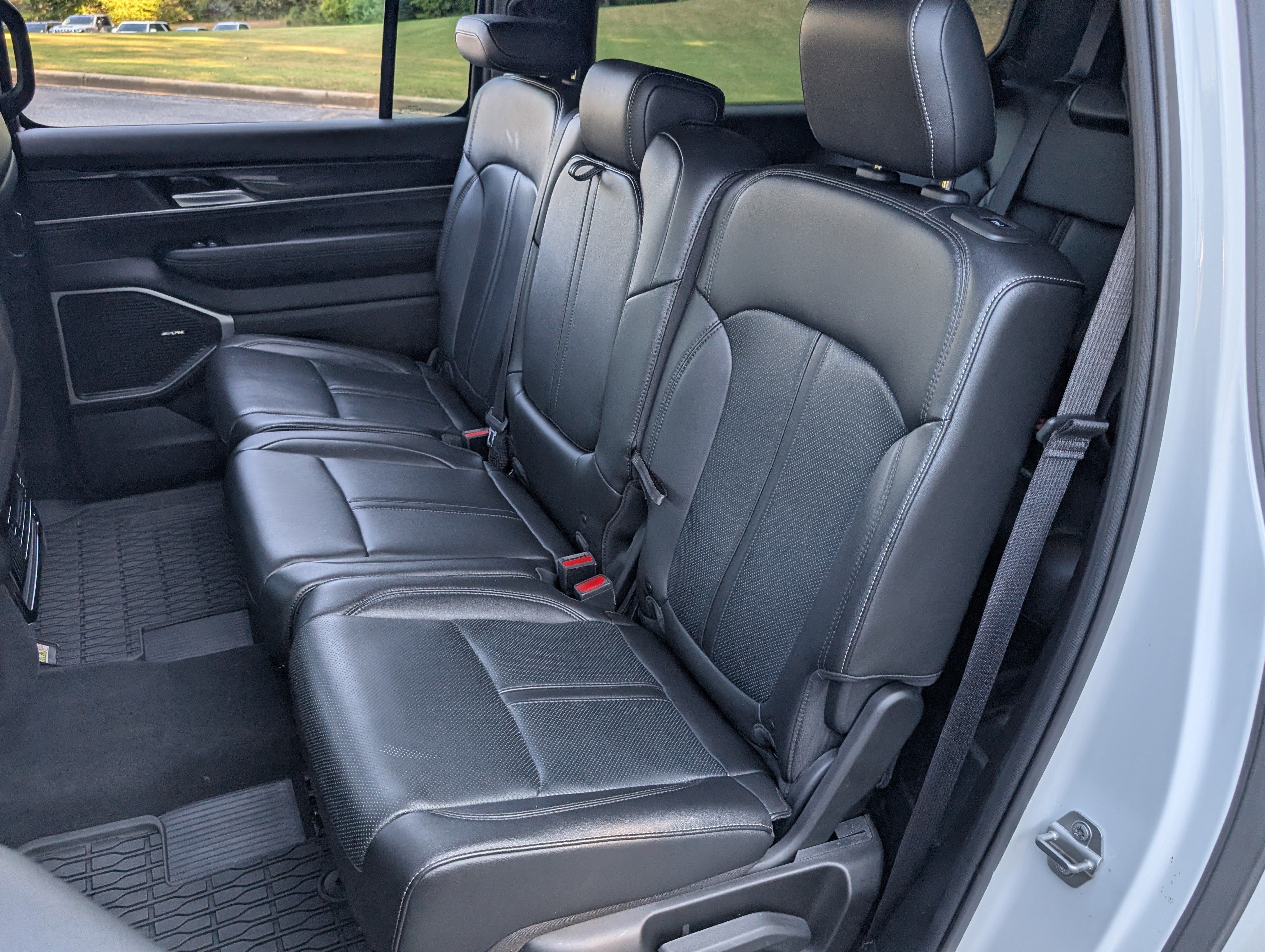 Used 2024 Jeep Wagoneer L 2WD image 18