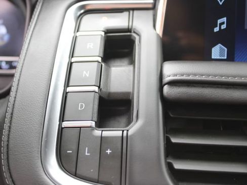 Used 2024 Chevrolet Suburban LT RWD image 24