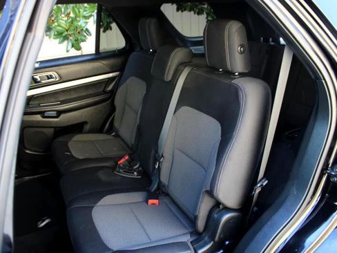 Used 2018 Ford Explorer XLT w/ Equipment Group 201A image 14