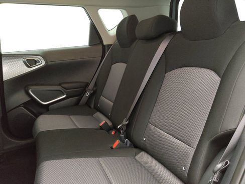 Used 2025 Kia Soul LX image 18