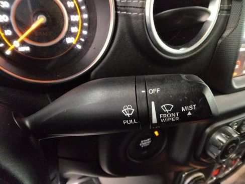 Used 2019 Jeep Wrangler Unlimited Sahara image 18