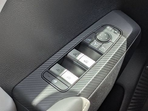 Used 2025 Mitsubishi Outlander SE FWD image 25