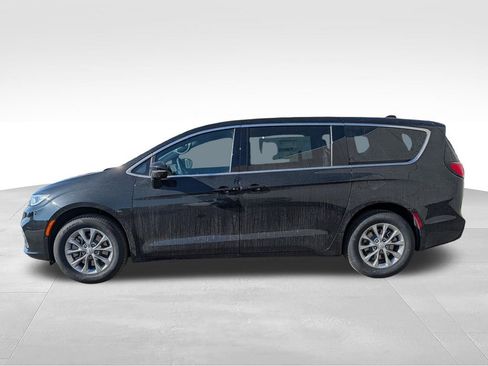 New 2026 Chrysler Pacifica Select AWD/4WD image 3