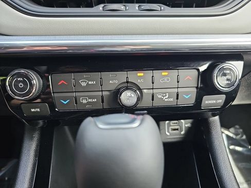 Used 2023 Jeep Compass Limited AWD/4WD image 20