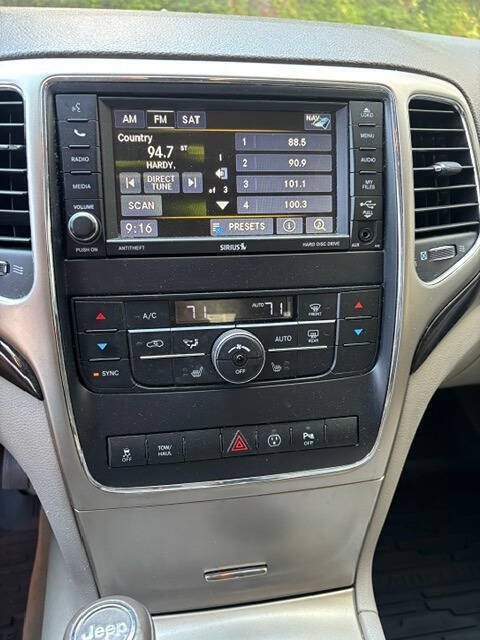Used 2013 Jeep Grand Cherokee Laredo AWD/4WD image 5