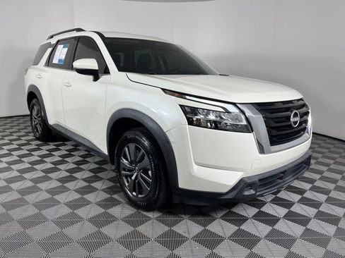 Used 2022 Nissan Pathfinder SV w/ SV Premium Package FWD image 3