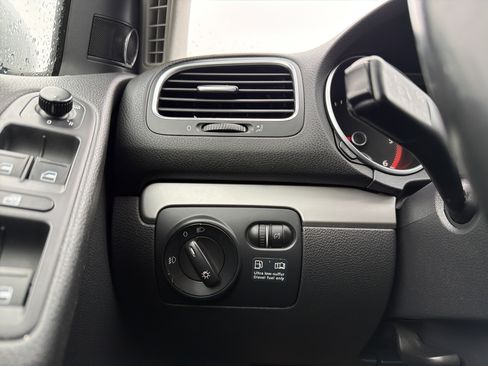 Used 2011 Volkswagen Golf TDI image 22