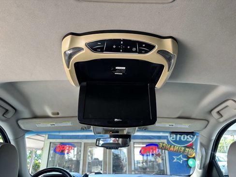 Used 2015 Chevrolet Suburban LT image 21